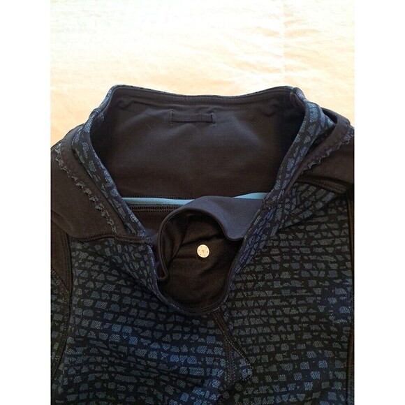 Lululemon Black & Blue Capri Crop Legging Size 4 mesh detail Excellent Condition - Picture 6 of 9